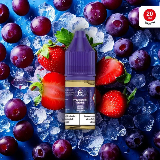 RandM Liquidflasche mit Erdbeeren und Trauben im Hintergrund